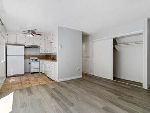 Building Photo - 425 Gaviota Ave