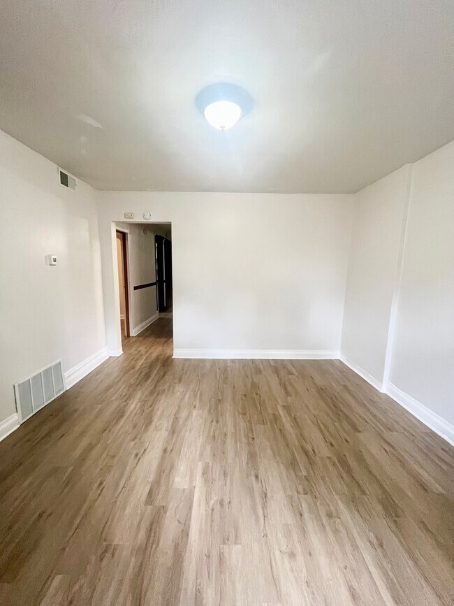 Building Photo - 2421 S Drake Ave