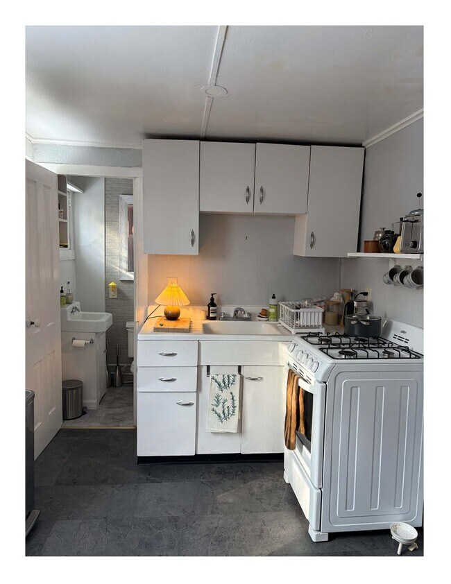 Building Photo - Kingston Mews