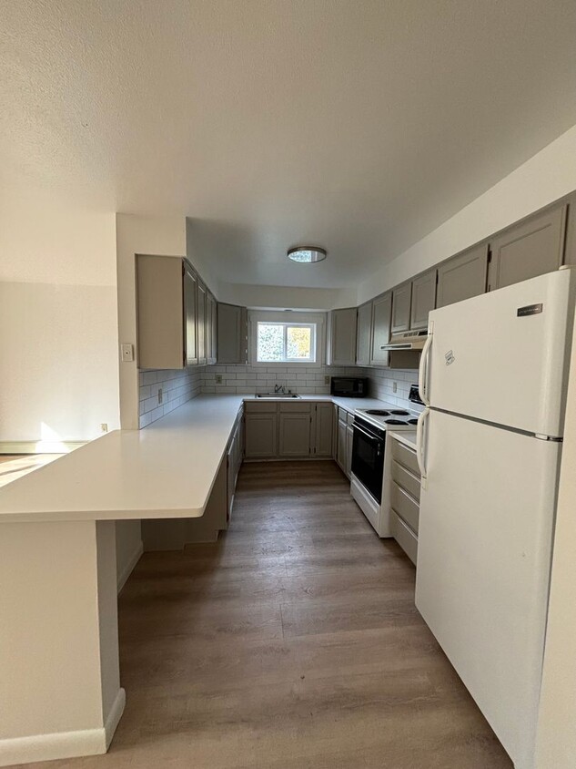 709 Cowdin Dr Unit 6, Glenwood Springs, CO 81601 Room for Rent in Glenwood Springs, CO