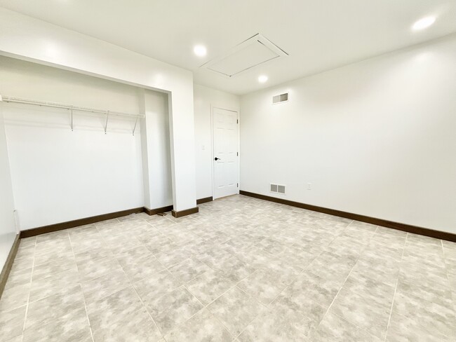 Building Photo - 3309 Glen Hollow Dr
