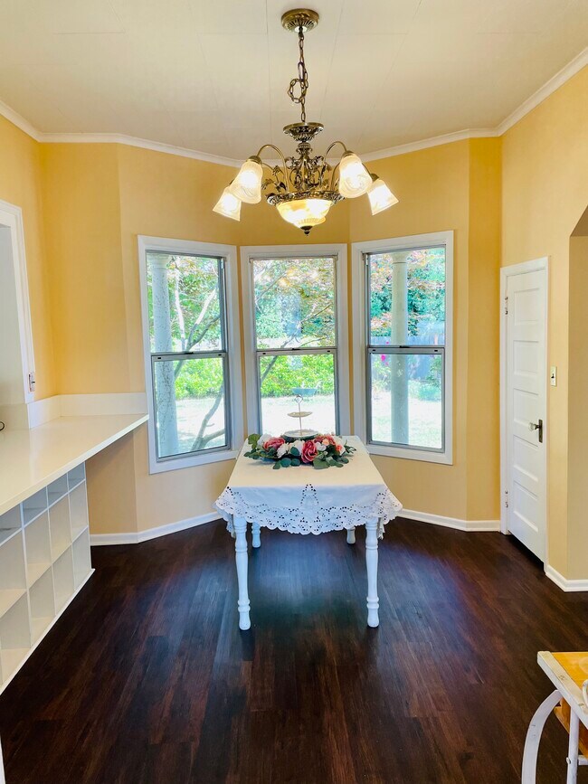 Dinning area - 505 NW Forest St