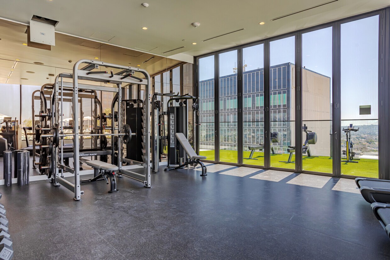 Foto principal - 6401 Wilshire Blvd