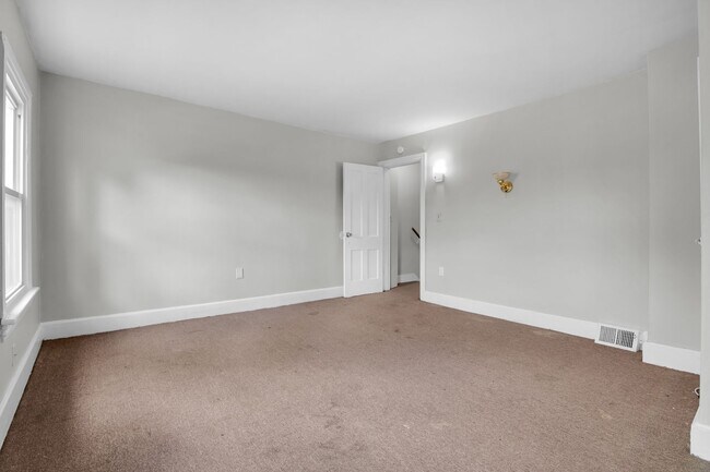 Foto del edificio - 276 W St Joseph St