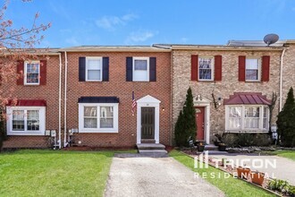 Building Photo - 23 Carriage Walk Ct