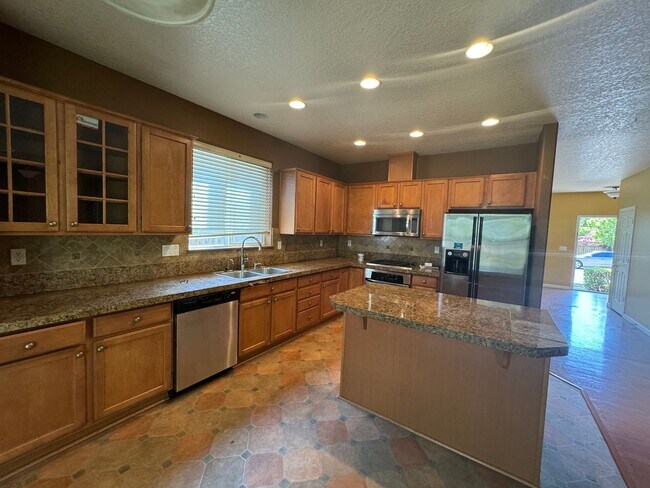 Building Photo - 3780 SE Belle Oak Ave