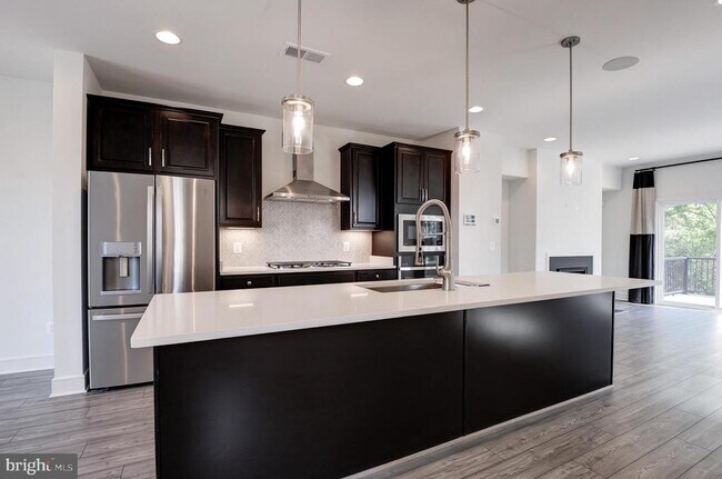 Building Photo - 135 Wake Robin Ct