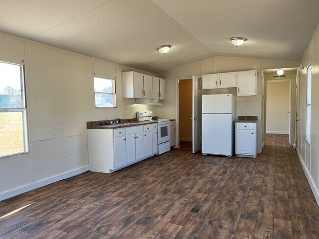 Building Photo - 161 Westside Cir