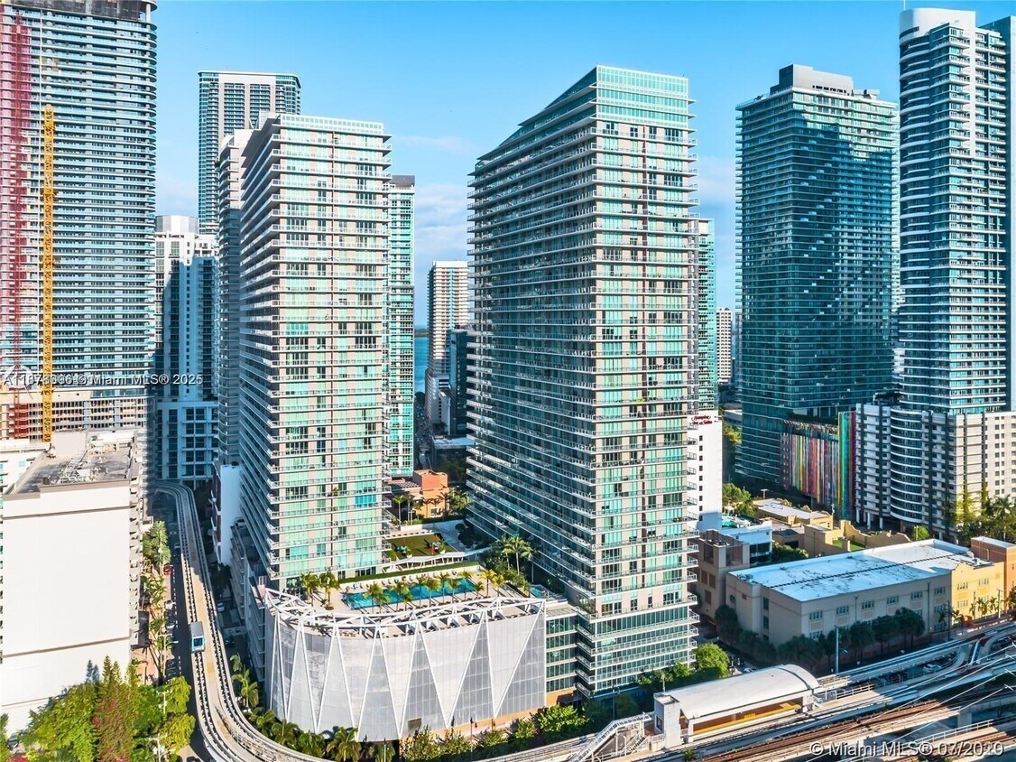 Foto principal - 1111 SW 1st Ave