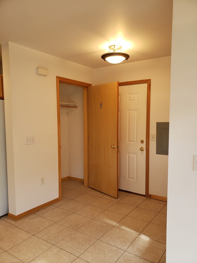 Building Photo - 208 Parador Pl