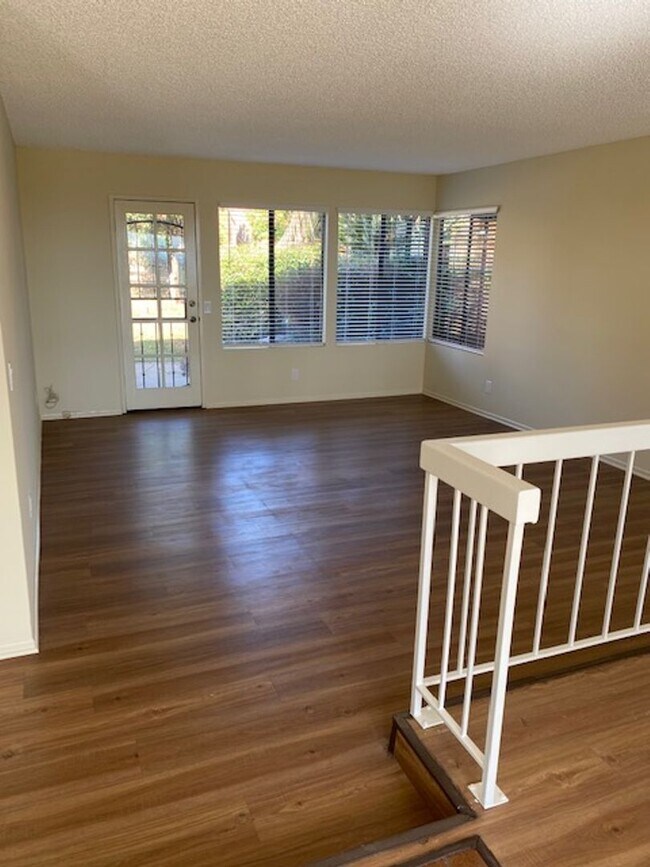 Building Photo - Two Story Family Home for Lease