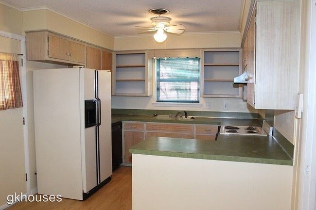 Building Photo - 3 br, 1.5 bath House - 8712 Claremont Ave