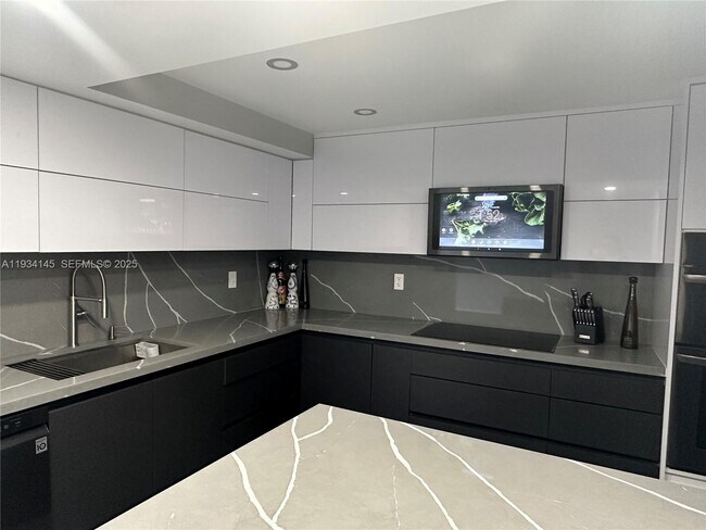 Building Photo - 600 Parkview Dr