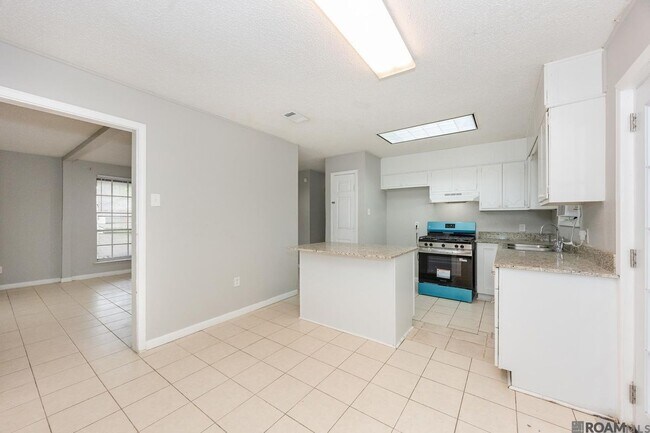 Foto del edificio - 7224 Meadow Park Ave