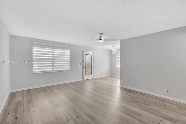 Building Photo - 481 Burgundy P