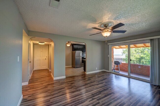 Foto del edificio - Riverview Condominiums