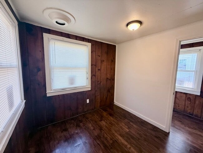 Building Photo - 4 Bedroom Single Family Home in West Haven