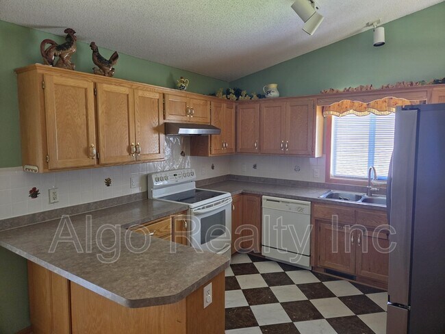 Foto del edificio - 12450 Raven St NW