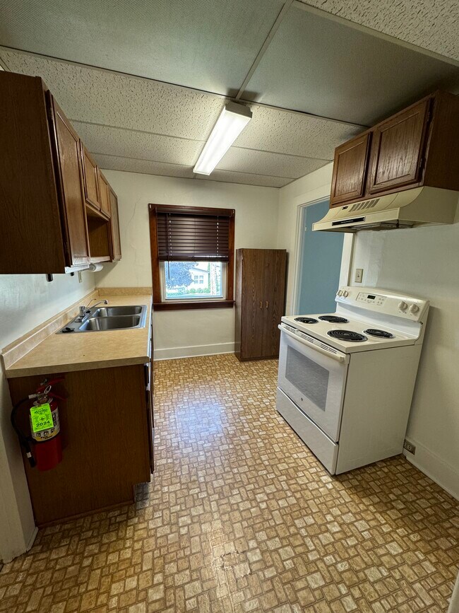 Kitchen - 103 8th St E
