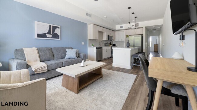 Foto del edificio - 6525 Ed Bluestein Blvd