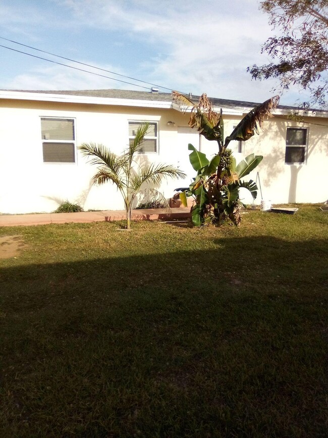 Foto del edificio - 10480 SW 181st Terrace