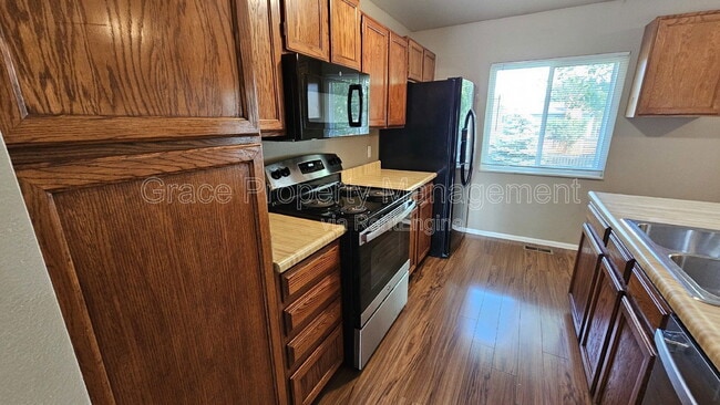 Foto del edificio - 3234 S Dudley St