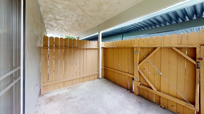 Building Photo - 18185 Happy Ln