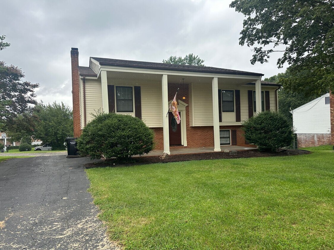 Vinton/Roanoke County 4 BR! - Vinton/Roanoke County 4 BR!