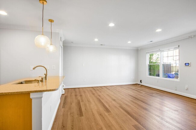 Foto del edificio - 14318 S Shore Ct