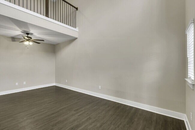 Foto del edificio - Modern 2-Bed, 2.5-Bath Townhouse with Small Loft in Travelers Rest