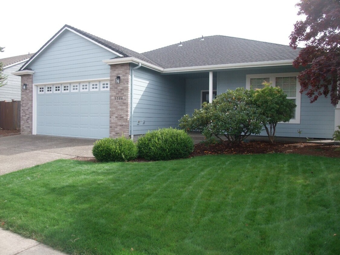 Foto principal - Newer 3 Bedroom Home in SW Albany Ready To Move Into