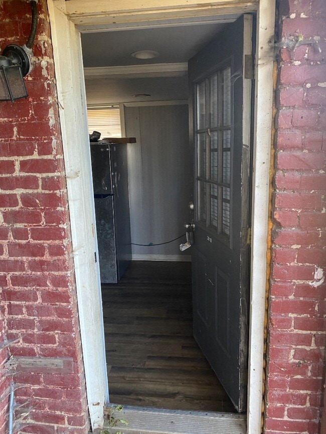 Building Photo - 301 Walnut St