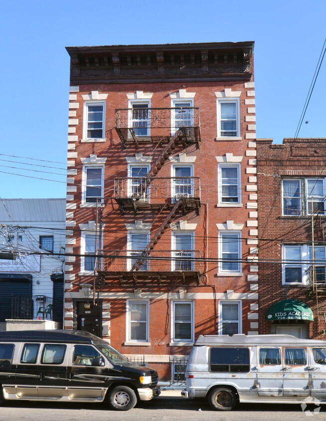 Building Photo - 721 E 223rd St