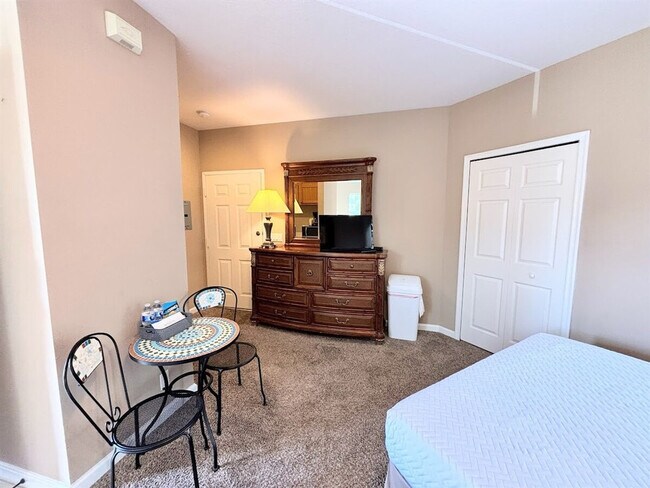 Foto del edificio - 8231 Mulligan Cir