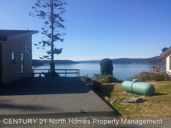 Foto del edificio - 1 br, 1 bath House - 6971 Salmon Beach Rd