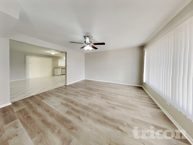 Foto del edificio - 3644 N 89th Ave