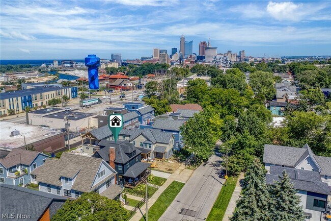 Foto del edificio - 4604 Clinton Ave
