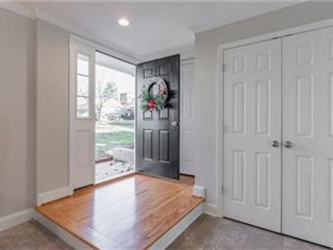 Building Photo - Beautiful, Renovated 3 Bedroom Home in Wil...