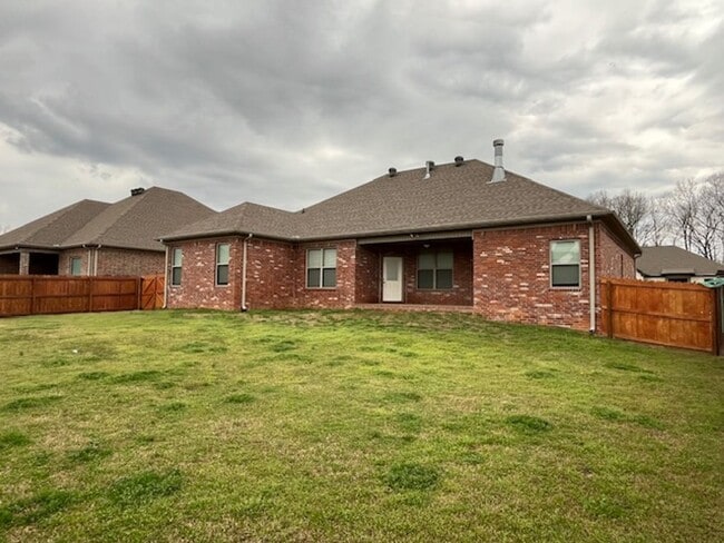 Building Photo - Beautiful 3/2 Brick Home Millers Glen Subdivision of Sherwood, Arkansas