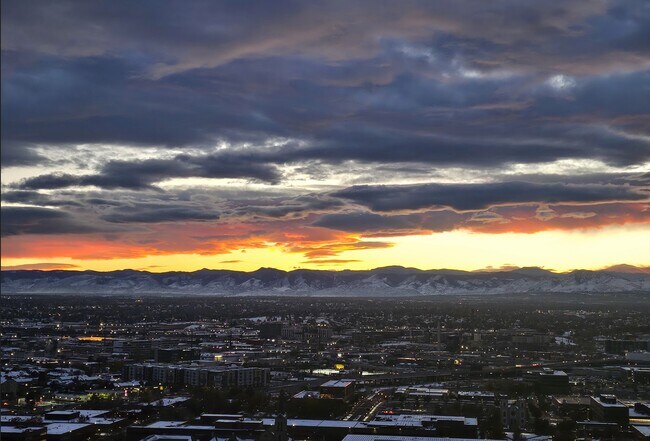 Vista panorámica de la montaña - 1020 15th St