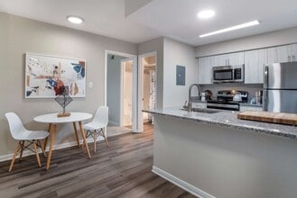 Building Photo - The Landing at Herndon