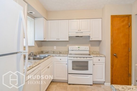 Building Photo - NOW AVAILABLE! - 521 W Grant Street, Kent,...