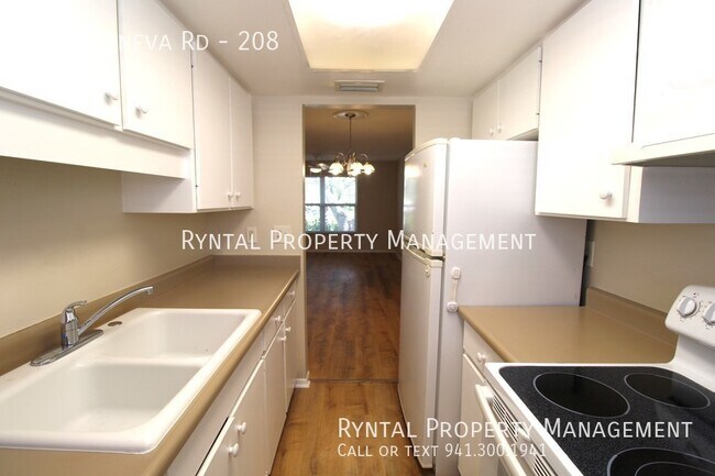 Building Photo - Lovely 2/1 Condo at The Carlton House on B...
