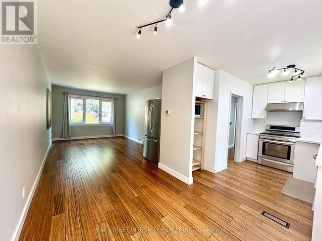 Building Photo - 1270 Crossfield Bend