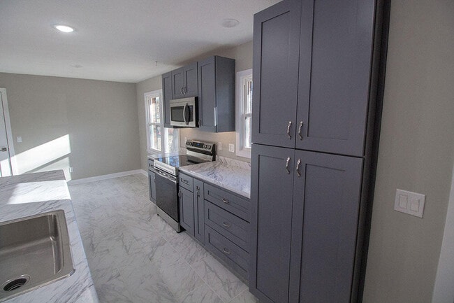 Building Photo - 715 Bluffdale Dr