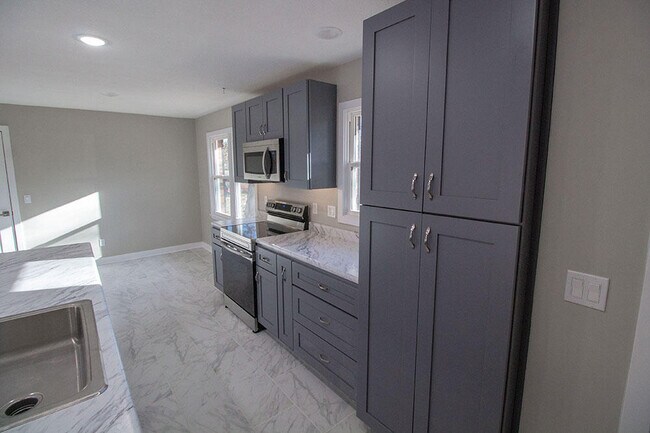 Foto del edificio - 715 Bluffdale Dr