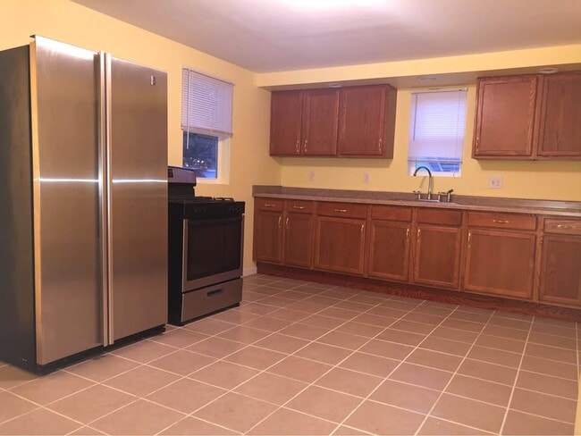 kitchen & dining - 114 S Euclid Ave