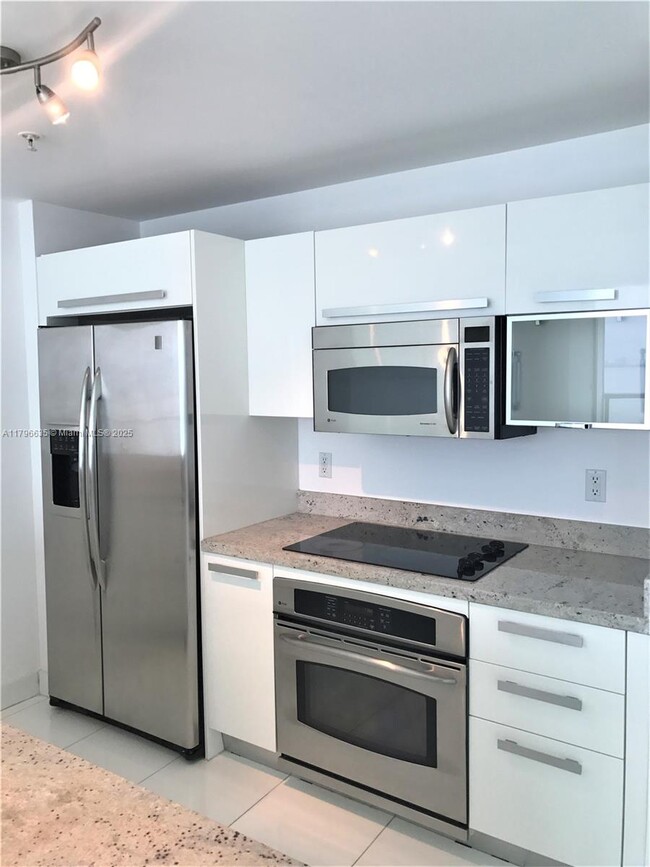 Foto del edificio - 601 NE 36th St