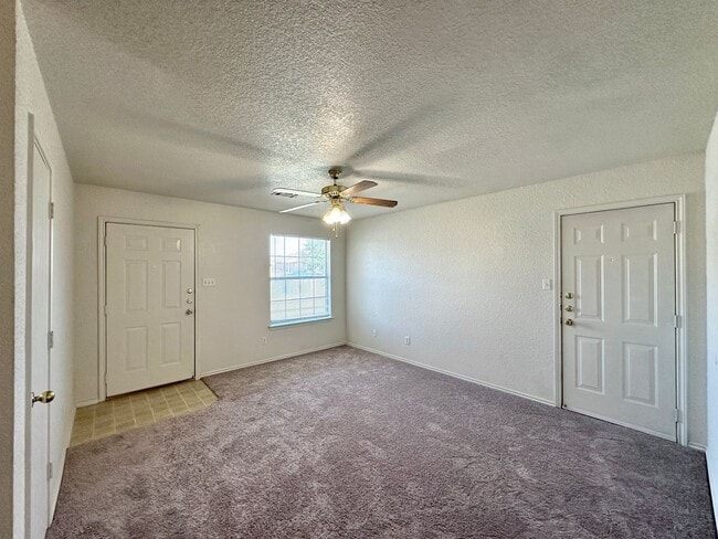 Building Photo - 2608 Alma Dr