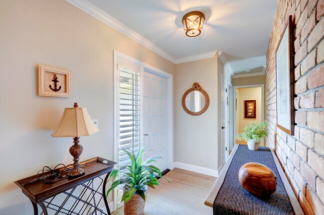 Foto del edificio - 1090 Fairview Ln